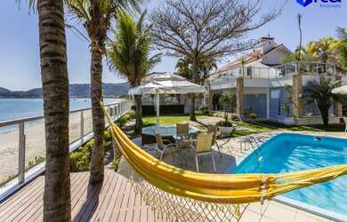 Imagem: A casa possui 5 Dormitórios, 5 Suítes, 11 Banheiros, 3 Vagas