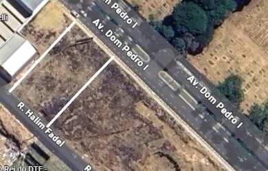 Imagem: O terreno possui 609m² de Área Privada e está localizado