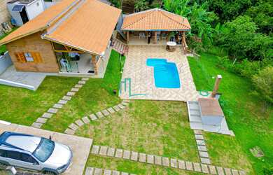 Imagem: A chácara à venda possui 3 Dormitórios, 1 Suíte, 3 Banheiros