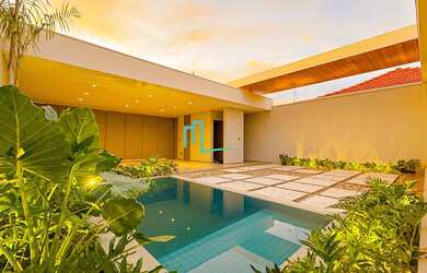 Imagem: A casa possui 4 Dormitórios, 4 Suítes, 5 Banheiros, 3 Vagas