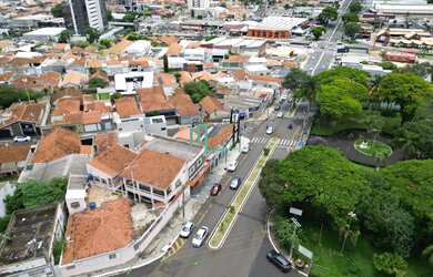 Imagem: A loja possui 7 Dormitórios, 7 Suítes, 3 Vagas na garagem