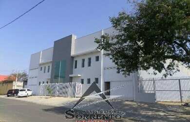 Imagem: O depósito possui 2 Banheiros, 5 Vagas na garagem, 2.000m²