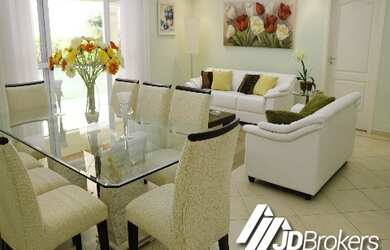 Imagem: A casa em condomínio possui 3 Dormitórios, 3 Suítes, 5 Banheiros