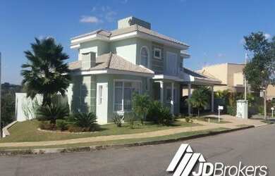 Imagem: A casa em condomínio possui 4 Dormitórios, 2 Suítes, 5 Banheiros