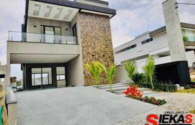 Imagem: A casa possui 4 Dormitórios, 1 Suíte, 4 Banheiros, 3 Vagas