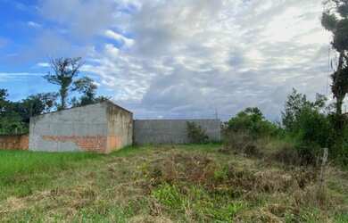 Imagem: O terreno à venda possui e está localizado em Guacyara, Matinhos
