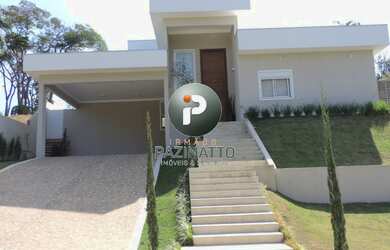 Imagem: A casa possui 4 Dormitórios, 4 Suítes, 6 Banheiros, 6 Vagas