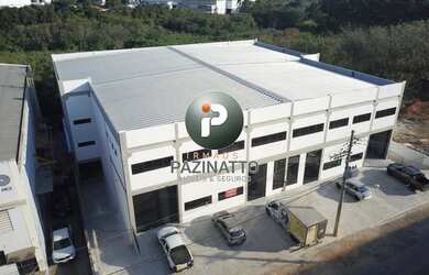 Imagem: O depósito possui 16 Banheiros, 20 Vagas na garagem, 2.500m²