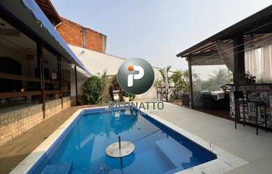 Imagem: A casa possui 4 Dormitórios, 1 Suíte, 5 Banheiros, 4 Vagas