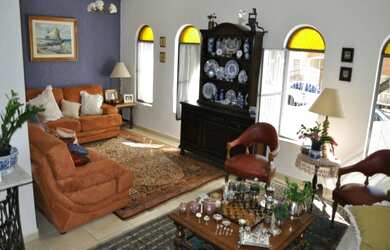 Imagem: A casa possui 3 Dormitórios, 1 Suíte, 2 Banheiros, 3 Vagas