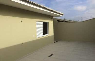 Imagem: A casa possui 3 Dormitórios, 1 Suíte, 3 Banheiros, 4 Vagas