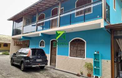 Imagem: A casa possui 4 Dormitórios, 1 Suíte, 2 Banheiros, 1 Vaga