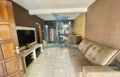 Imagem: A casa possui 4 Dormitórios, 2 Banheiros, 2 Vagas na garagem