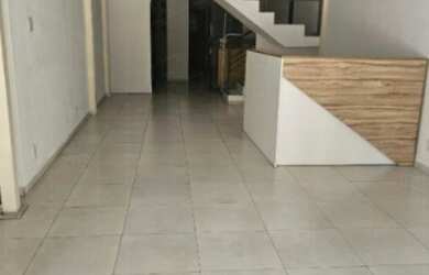 Imagem: A sala comercial à venda possui 3 Banheiros e está localizado