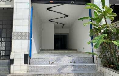 Imagem: A sala comercial possui 1 Banheiro, 2 Vagas na garagem e está