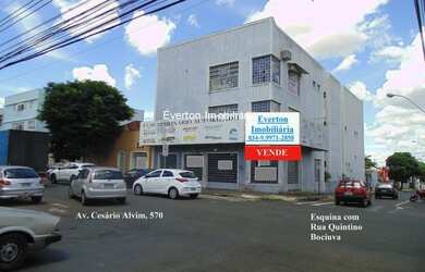 Imagem: A loja possui 924m² de Área e está localizado em Centro