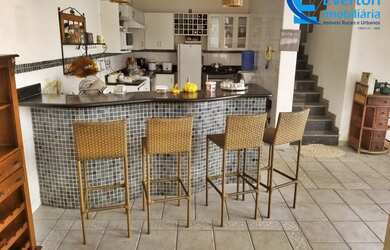 Imagem: A casa possui 7 Dormitórios, 7 Suítes, 8 Banheiros, 4 Vagas