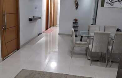 Imagem: A casa possui 3 Dormitórios, 1 Suíte e está localizado em