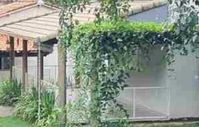 Imagem: A chácara possui 4 Dormitórios, 2 Suítes, 2 Banheiros, 3