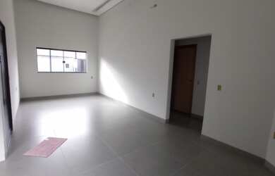 Imagem: A casa possui 3 Dormitórios, 1 Suíte, 2 Banheiros, 2 Vagas