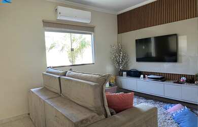 Imagem: A casa possui 3 Dormitórios, 1 Suíte, 2 Banheiros, 3 Vagas