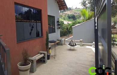 Imagem: A chácara possui 2 Dormitórios, 2 Suítes, 2 Banheiros, 3