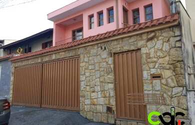 Imagem: A casa possui 3 Dormitórios, 1 Suíte, 3 Banheiros, 2 Vagas