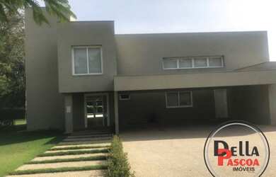 Imagem: A casa em condomínio possui 8 Dormitórios, 4 Suítes, 6 Banheiros