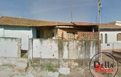 Imagem: A casa possui 3 Dormitórios, 3 Banheiros, 300m² de Área e