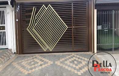 Imagem: A casa possui 3 Dormitórios, 1 Suíte, 3 Banheiros, 2 Vagas