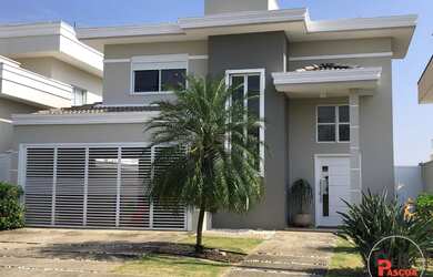 Imagem: A casa em condomínio possui 3 Dormitórios, 3 Suítes, 4 Banheiros