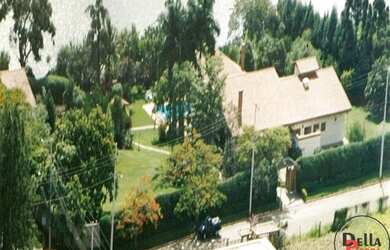 Imagem: A chácara possui 5 Dormitórios, 3 Suítes, 6 Banheiros, 4