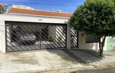 Imagem 1: Casa Jardim Pau Preto. Churrasqueira, Guarda roupa, 250m² de Áreae4...