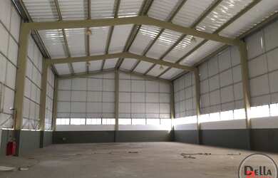 Imagem: O depósito possui 5 Banheiros, 7 Vagas na garagem, 1.000m²