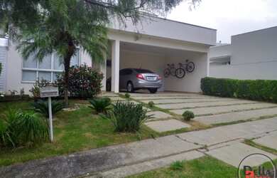 Imagem: A casa em condomínio possui 3 Dormitórios, 1 Suíte, 4 Banheiros