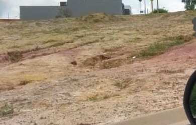 Imagem: O terreno possui 250m² de Área Privada e está localizado