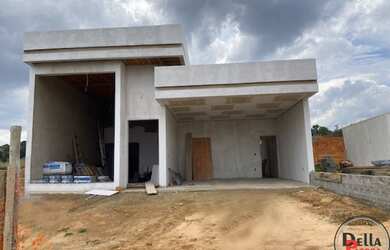 Imagem: A casa em condomínio possui 3 Dormitórios, 3 Suítes, 4 Vagas