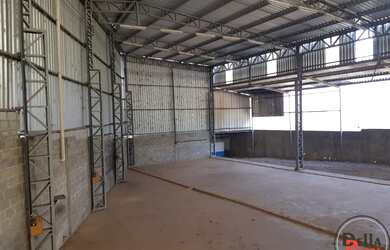 Imagem: O depósito possui 1 Banheiro, 1.000m² de Área e está localizado