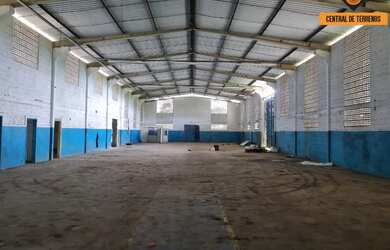 Imagem: O depósito possui 2 Banheiros, 10 Vagas na garagem, 3.900m²