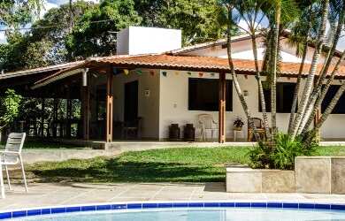 Imagem: A chácara possui 3 Dormitórios, 1 Suíte, 2 Banheiros, 114.000m²