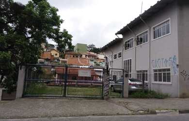 Imagem: O depósito possui 6 Banheiros, 1.940m² de Área, 1.613m²