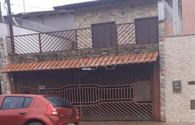 Imagem: A casa possui 3 Dormitórios, 1 Suíte, 4 Banheiros, 2 Vagas