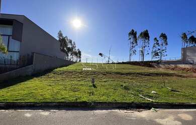 Imagem: O terreno possui 420m² de Área Privada e está localizado