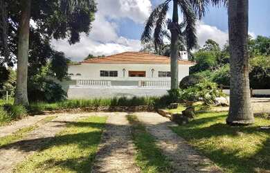 Imagem: A fazendae possui 8 Dormitórios, 3 Banheiros, 15 Vagas na garagem