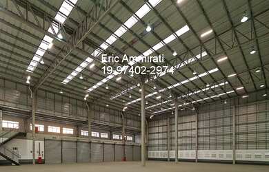 Imagem: O depósito possui 100.000m² de Área, 51.000m² de Área Privada