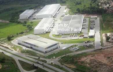 Imagem: O depósito possui 226.576m² de Área, 62.598m² de Área Privada