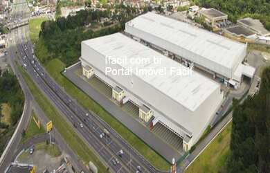 Imagem: O depósito possui 200000m² de Área, 75000m² de Área Privada