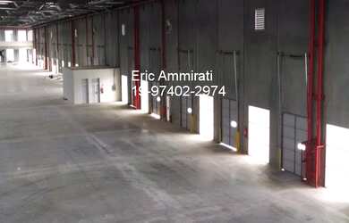 Imagem: O depósito possui 900.000m² de Área, 400.000m² de Área