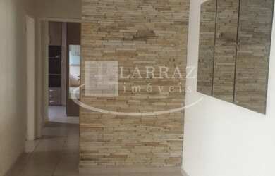 Imagem: O apartamento possui 2 Dormitórios, 1 Suíte, 2 Banheiros