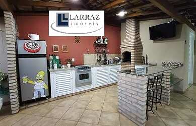 Imagem: A casa possui 3 Dormitórios, 1 Suíte, 3 Banheiros, 2 Vagas